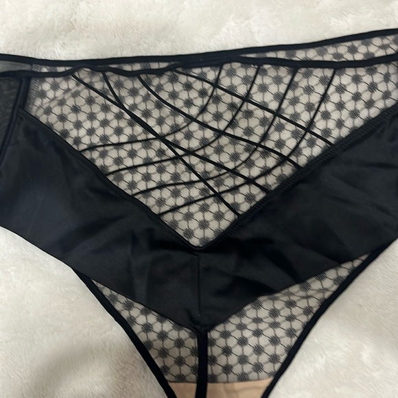 Very Sexy no flaws..worn once- too big for me Vic Sec strap blk High Rise Strapp - Picture 6 of 10